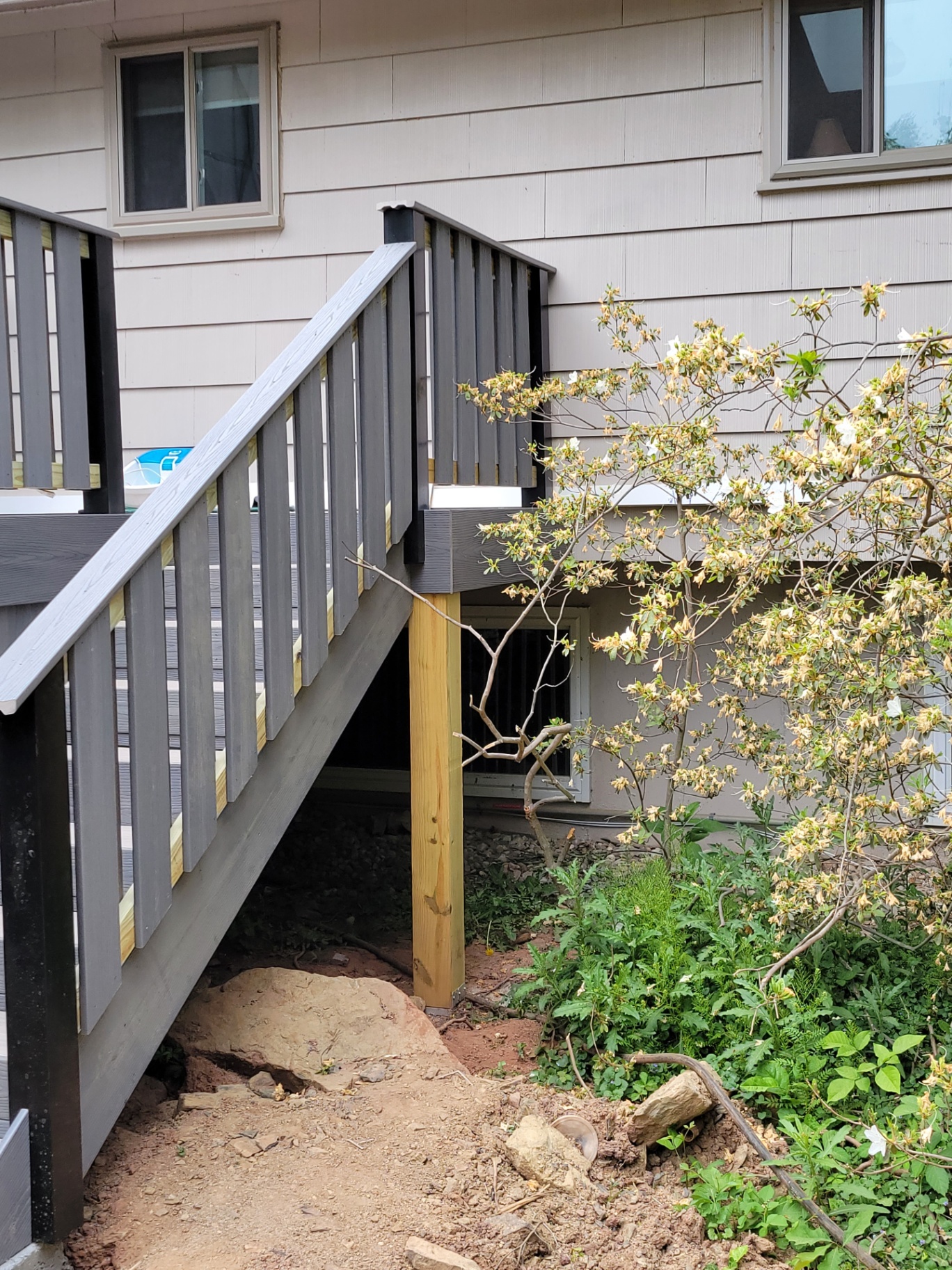 Side view of composite deck stairs and railings