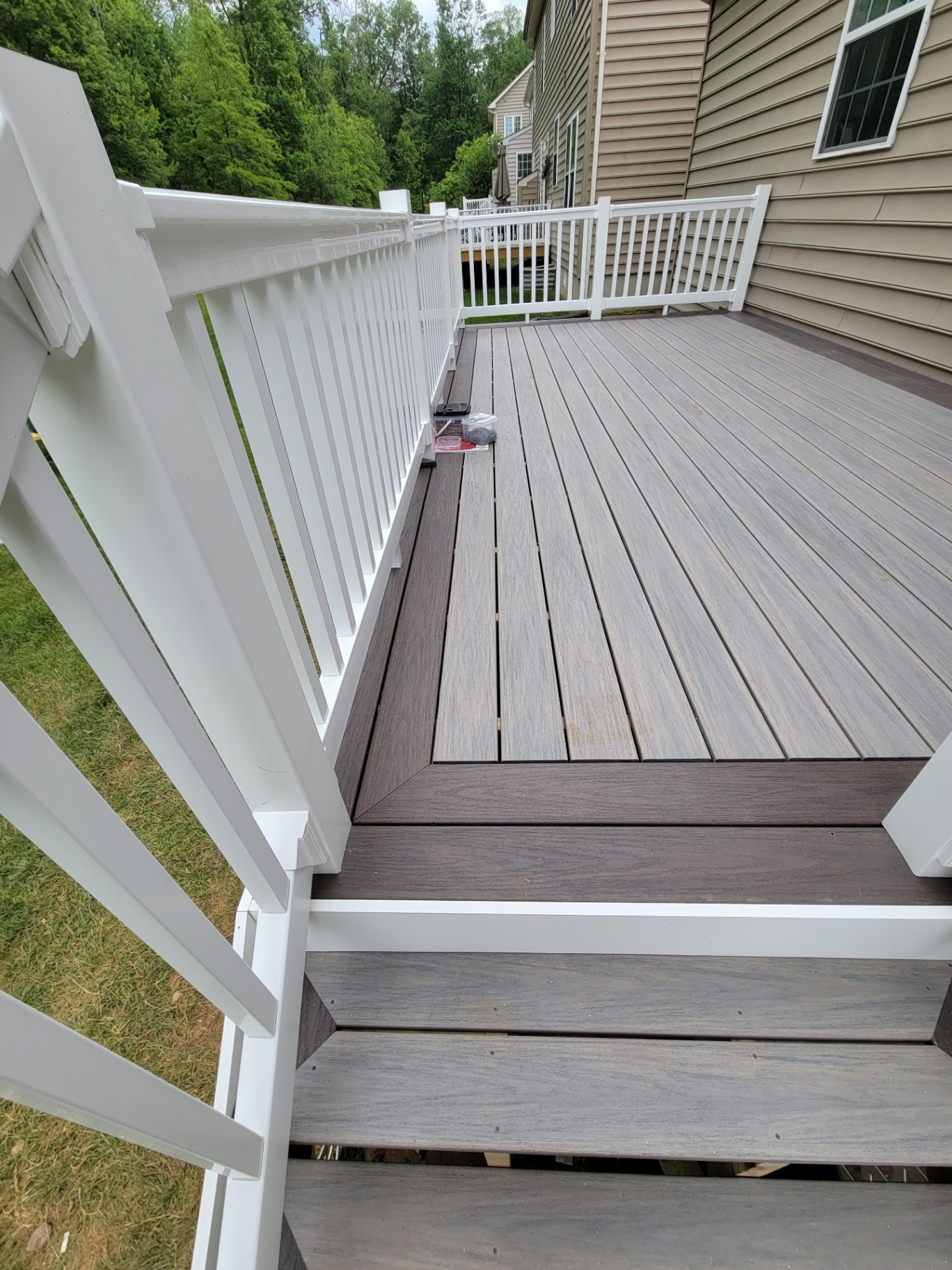 Composite deck with white vinyl railings and picture-frame border